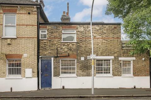 3 bedroom flat for sale, Maxted Road, London SE15