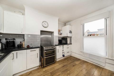 3 bedroom flat for sale, Maxted Road, London SE15