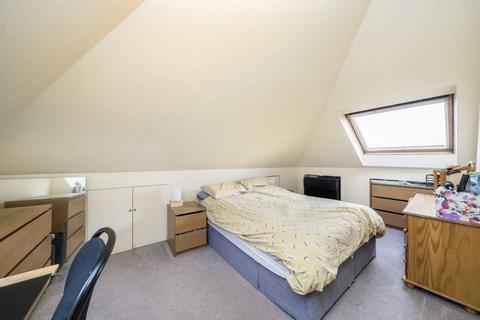 3 bedroom flat for sale, Maxted Road, London SE15