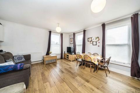 3 bedroom flat for sale, Maxted Road, London SE15