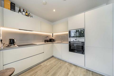 2 bedroom flat for sale, Woods Road, London SE15