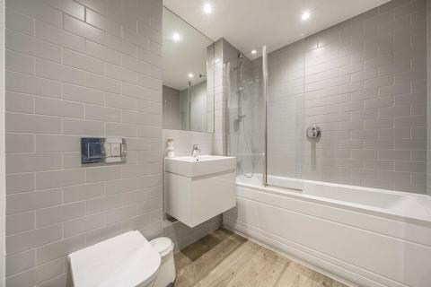 2 bedroom flat for sale, Woods Road, London SE15