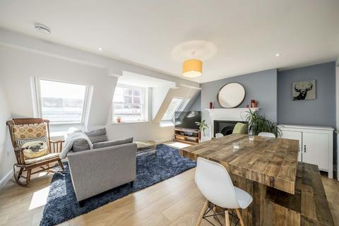 2 bedroom flat for sale, Upper Richmond Road, London SW15