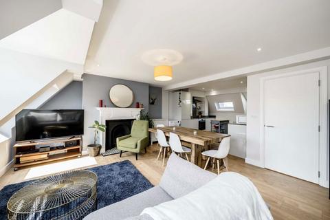 2 bedroom flat for sale, Upper Richmond Road, London SW15