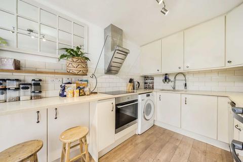 2 bedroom flat for sale, Upper Richmond Road, London SW15