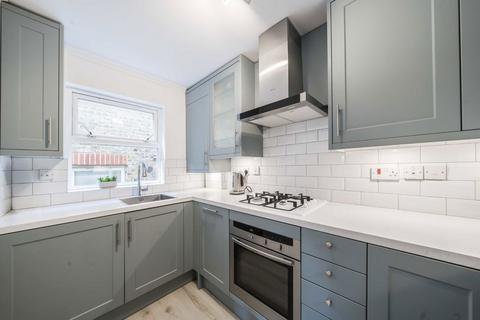 2 bedroom flat for sale, Clockhouse Place, London SW15