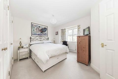 2 bedroom flat for sale, Clockhouse Place, London SW15