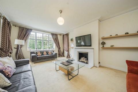 4 bedroom flat to rent, Wildcroft Road, London SW15