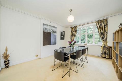 4 bedroom flat to rent, Wildcroft Road, London SW15