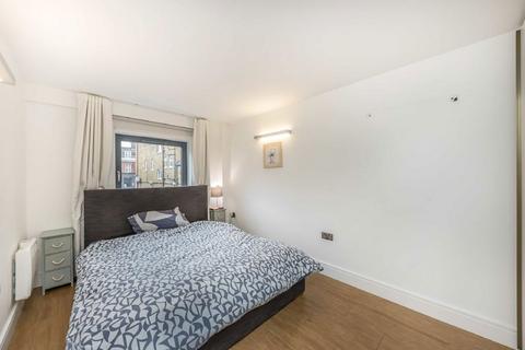 2 bedroom flat to rent, Red Lion Square, London SW18