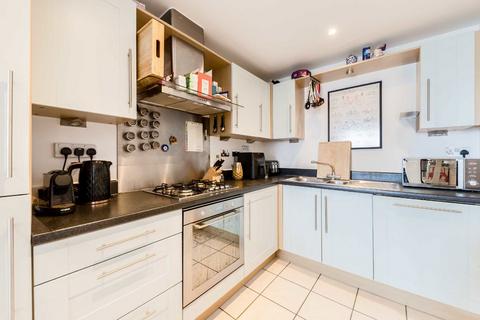 2 bedroom flat for sale, Scott Avenue, London SW15