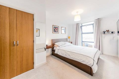 2 bedroom flat for sale, Scott Avenue, London SW15