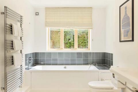 3 bedroom flat for sale, Gwendolen Avenue, London SW15