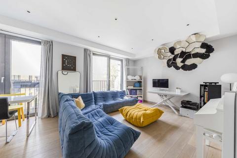 2 bedroom flat for sale, Drapers Yard, London SW18