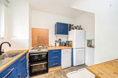 2 bedroom flat for sale, Inner Park Road, London SW19