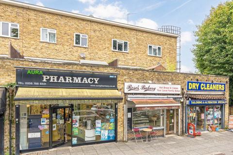 2 bedroom flat for sale, Inner Park Road, London SW19