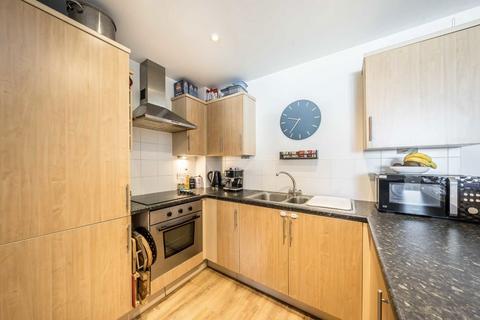 2 bedroom flat for sale, Osiers Road, London SW18