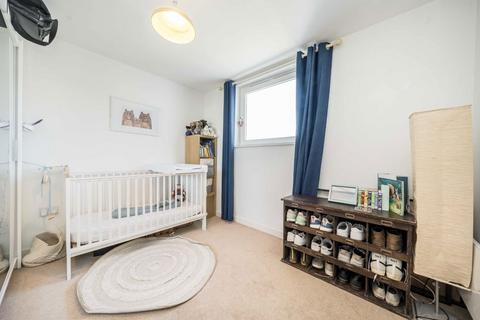 2 bedroom flat for sale, Osiers Road, London SW18