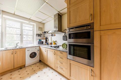 3 bedroom flat for sale, Putney Heath, London SW15