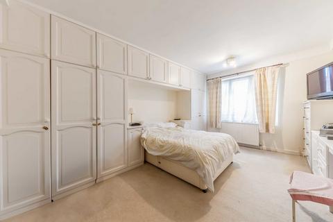 3 bedroom flat for sale, Putney Heath, London SW15