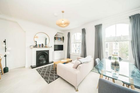 2 bedroom flat for sale, Disraeli Road, London SW15