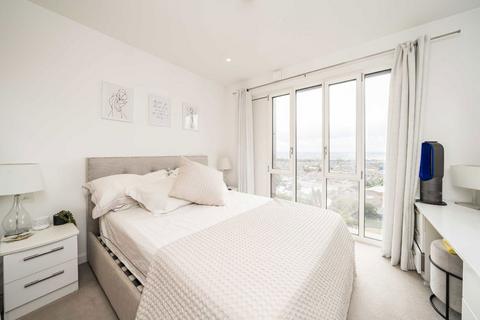 3 bedroom flat for sale, Mapleton Crescent, London SW18