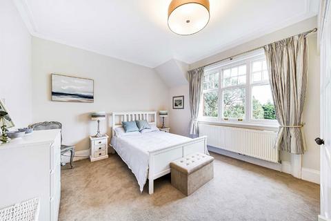 3 bedroom flat for sale, Keswick Road, London SW15