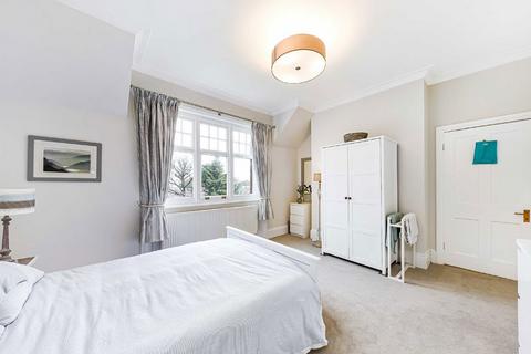 3 bedroom flat for sale, Keswick Road, London SW15