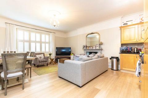 2 bedroom flat to rent, West Hill, London SW15