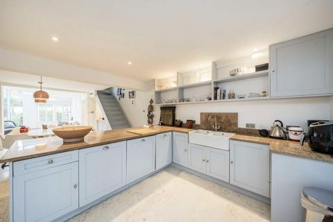 5 bedroom house to rent, Amerland Road, London SW18