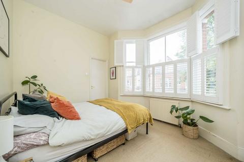 2 bedroom flat for sale, Norroy Road, London SW15