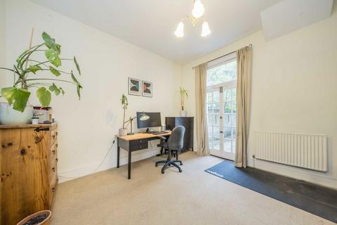 2 bedroom flat for sale, Norroy Road, London SW15