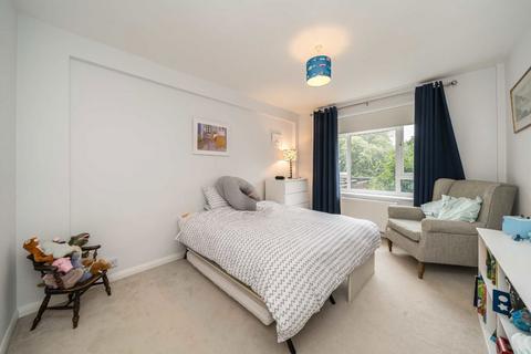 3 bedroom flat for sale, St. John's Avenue, London SW15