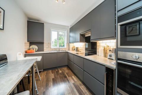 3 bedroom flat for sale, St. John's Avenue, London SW15