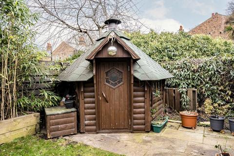 35 Dancer Road, Richmond, TW9 4LD