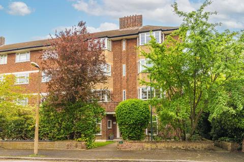 2 bedroom flat for sale, Sheen Court, Richmond TW10