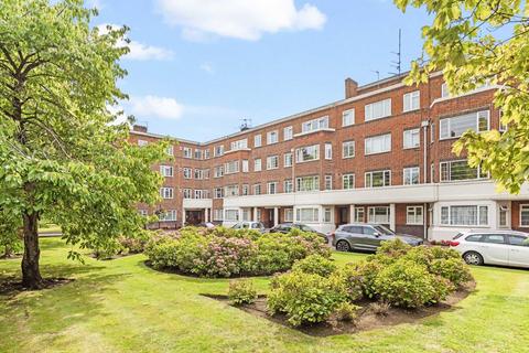 2 bedroom flat for sale, Sheen Court, Richmond TW10