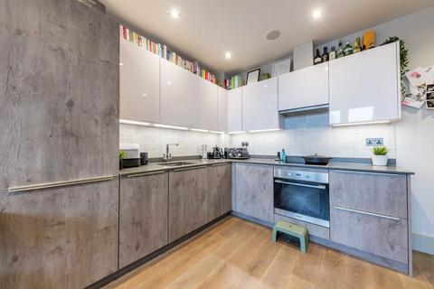 1 bedroom flat for sale, Dunstable Road, Richmond TW9