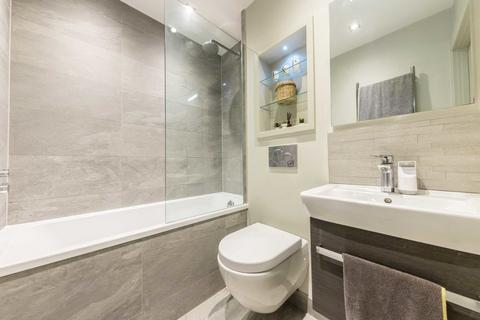 1 bedroom flat for sale, Dunstable Road, Richmond TW9