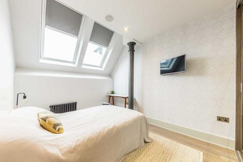 1 bedroom flat for sale, Dunstable Road, Richmond TW9