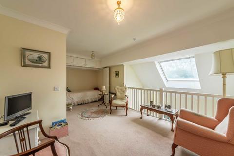 1 bedroom flat for sale, Grosvenor Road, Richmond TW10