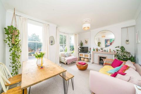 3 bedroom flat for sale, Lower Mortlake Road, Richmond TW9