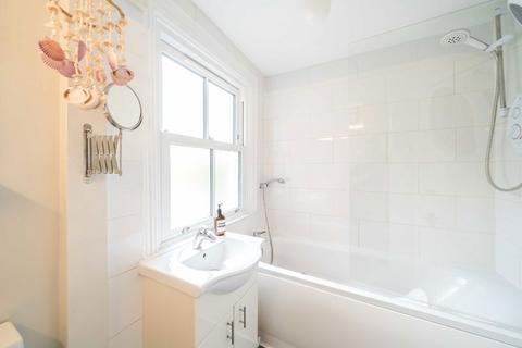 3 bedroom flat for sale, Lower Mortlake Road, Richmond TW9