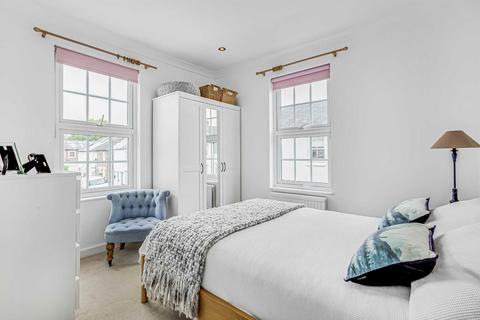 10 Albert Road, Richmond, TW10 6DP