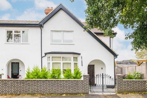 3 bedroom house for sale, Thompson Avenue, Kew TW9