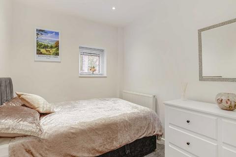 1 bedroom flat for sale, Sheen Road, Richmond TW9