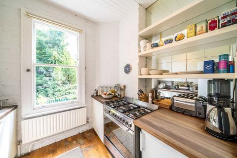 3 bedroom flat for sale, Forest Road, Kew TW9