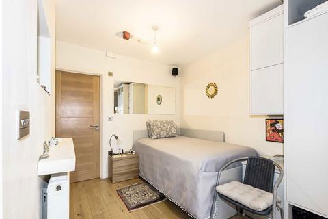 Studio to rent, Hill Street, Richmond TW9