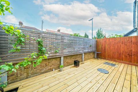 2 bedroom flat for sale, Parison Close, Richmond TW9