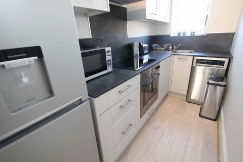 1 bedroom flat to rent, Sheen Road, Richmond TW9